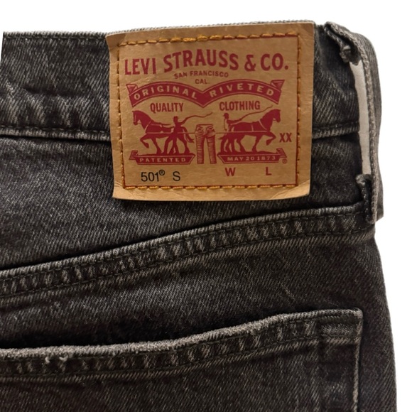 Levi’s 501 S Women’s Jeans W25 L28 Dark Wash Distressed Hem - Picture 3 of 10